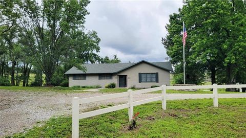 1045 Yale Road Mapleton KS 66754