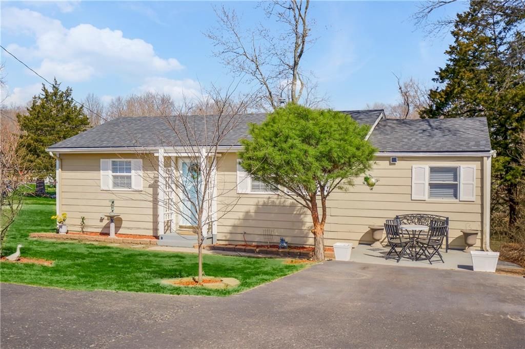 Photo of 215 E Mary Street, Lansing, KS 66043 (MLS # 2607376)