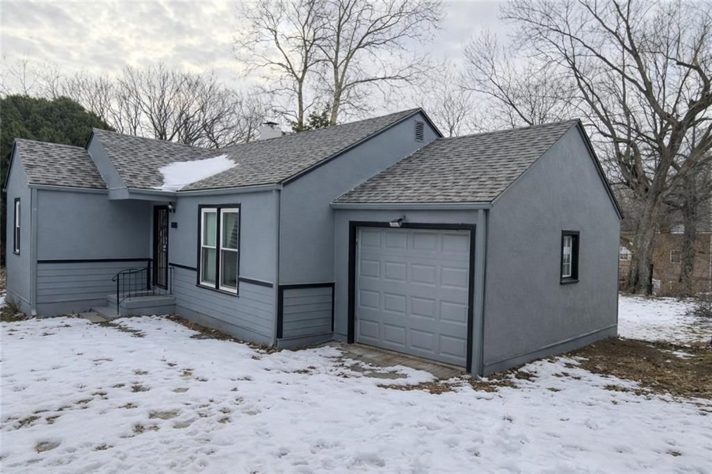 Photo of 6642 Indiana Street, Kansas City, MO 64132 (MLS # 2598709)