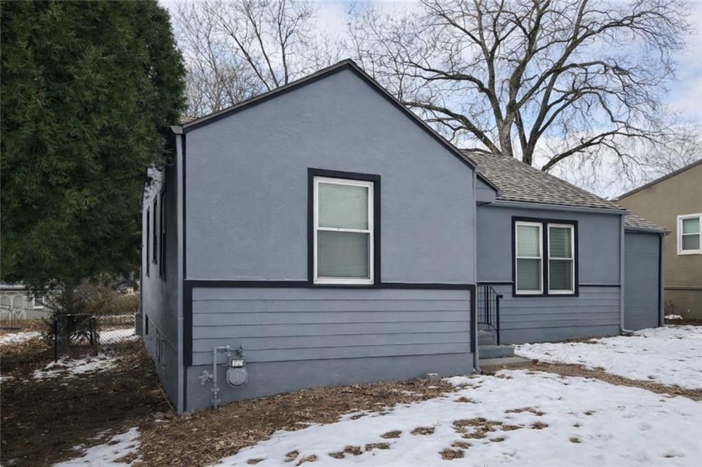 Photo of 6642 Indiana Street, Kansas City, MO 64132 (MLS # 2598709)