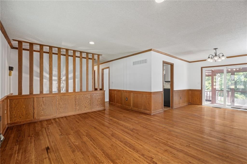 5819 Perry Lane