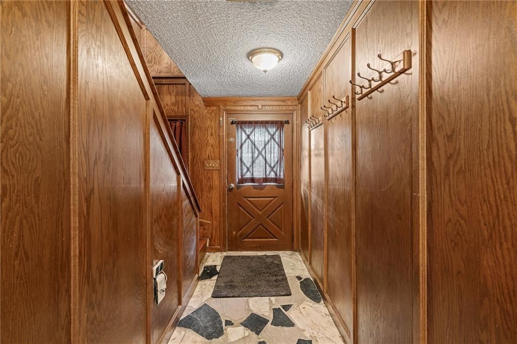 5819 Perry Lane