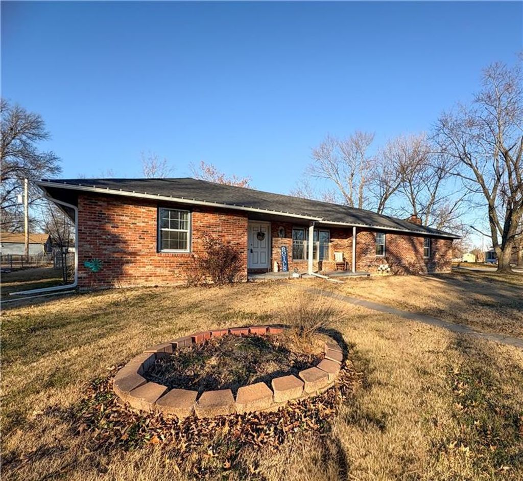 Photo of 818 Sycamore Street, Lacygne, KS 66040 (MLS # 2591955)