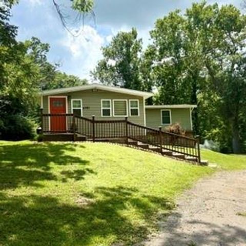 Photo of 5701 E 56th Street, Kansas City, MO 64130 (MLS # 2632408)