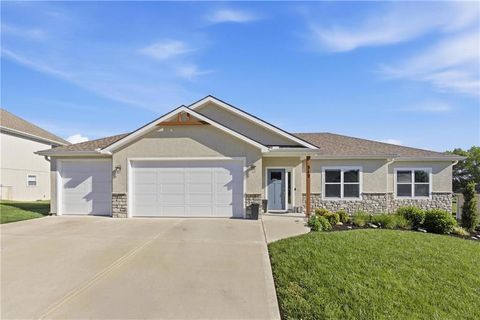 Photo of 312 Prairie Rose Circle, Smithville, MO 64089 (MLS # 2621139)