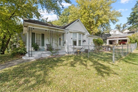 Photo of 1811 Pacific Street, St Joseph, MO 64503 (MLS # 2647528)