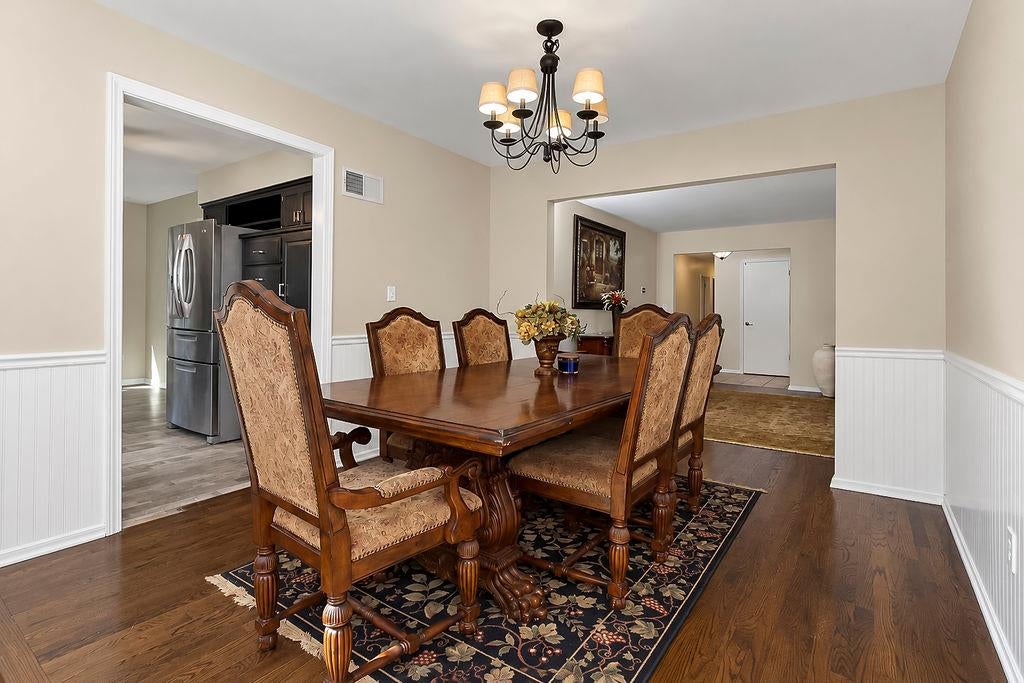 8148 NW Twin Oaks Drive