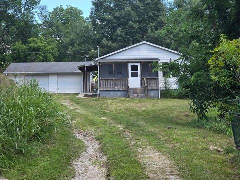 Photo of 527 N 141st Street, Bonner Springs, KS 66012 (MLS # 2631022)