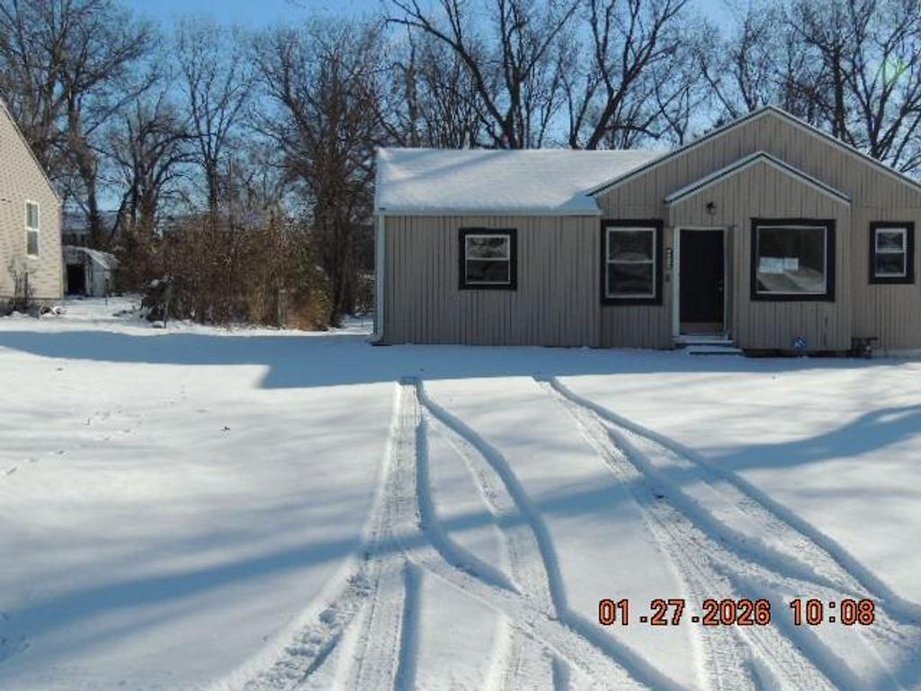 Photo of 4449 N Bellefontaine Avenue, Kansas City, MO 64117 (MLS # 2598851)