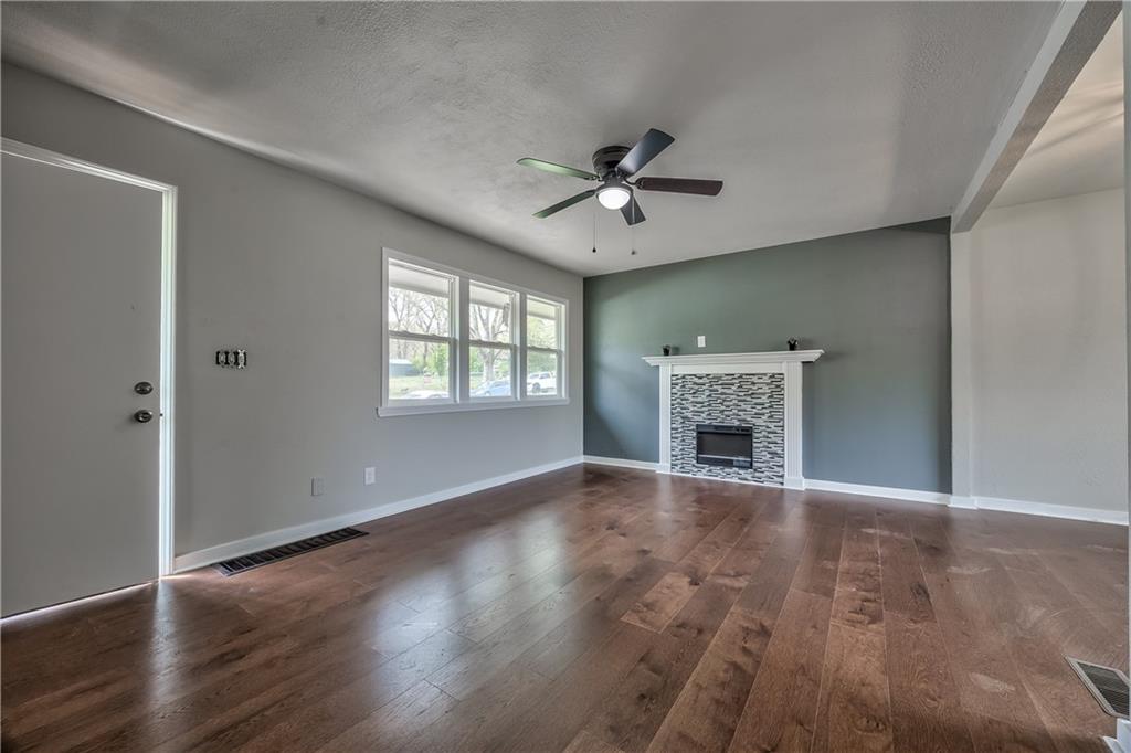 7 S 71st Terrace