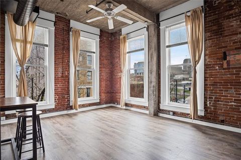 113 W 5th Street 206 Kansas City MO 64105