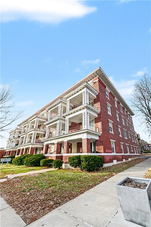 112-120 E 43rd Street