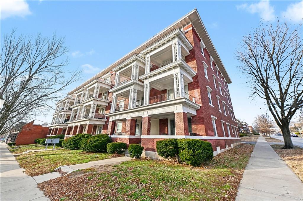 112-120 E 43rd Street