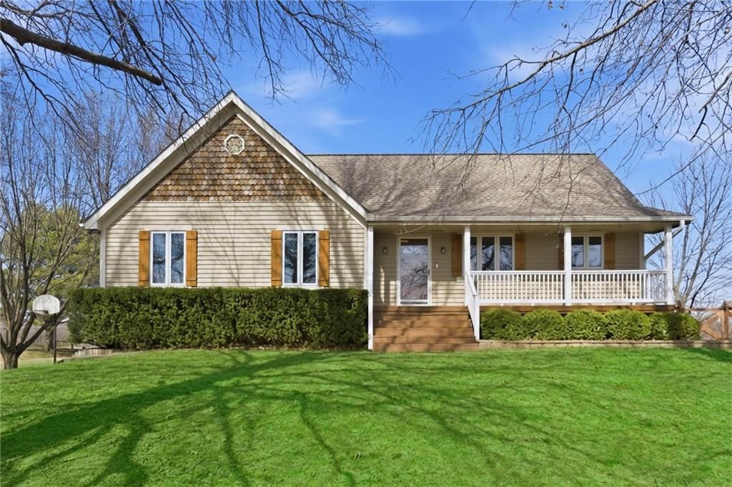 Photo of 3910 Carter Drive, Smithville, MO 64089 (MLS # 2608096)