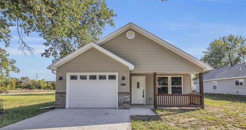 711 Pacific Avenue, Osawatomie, KS 66064 - MLS#: 2567397