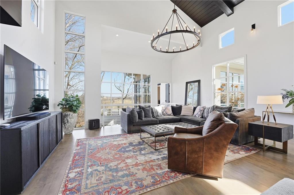 6949 Watson's Country Lane