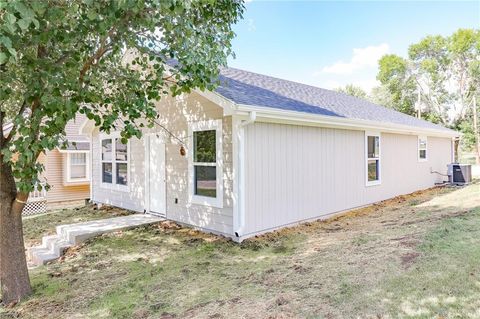 325 W Market Street, Warrensburg, MO 64093 - #: 2569383