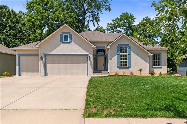 9014 N SAINT CLAIR AVE, KANSAS CITY, MO 64154 - Image 7ce12134ca60198e3567480c9fd8a3ee/628802912