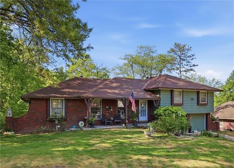 Photo of 8828 Waverly Avenue, Kansas City, KS 66109 (MLS # 2619246)