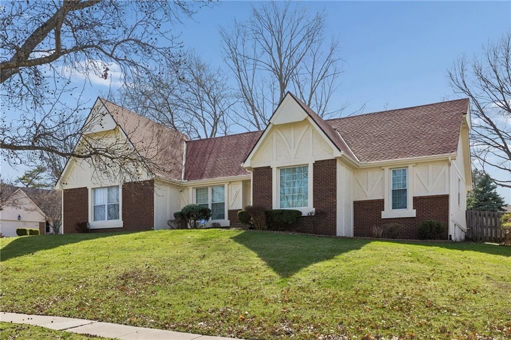 Photo of 11733 W 109th Circle, Overland Park, KS 66210 (MLS # 2607839)