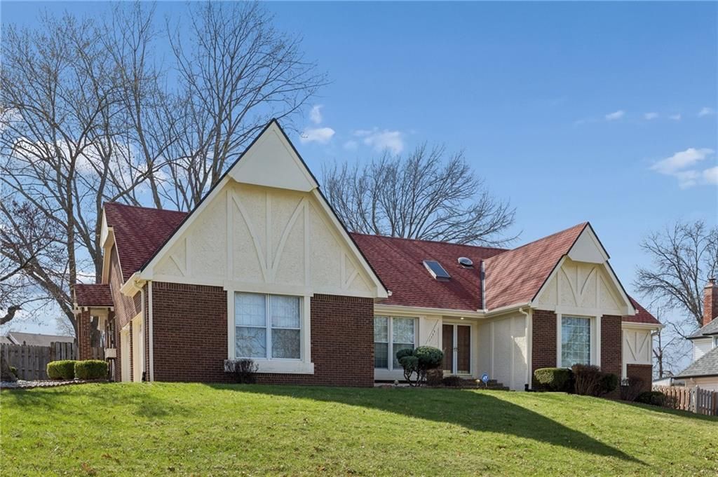 Photo of 11733 W 109th Circle, Overland Park, KS 66210 (MLS # 2607839)