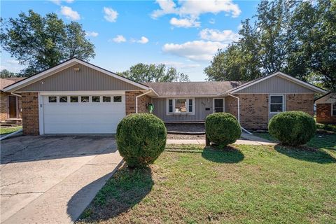 Photo of 937 Circle Drive, Independence, KS 67301 (MLS # 2582755)