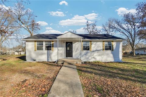 208 E Pine Street Rich Hill MO 64779