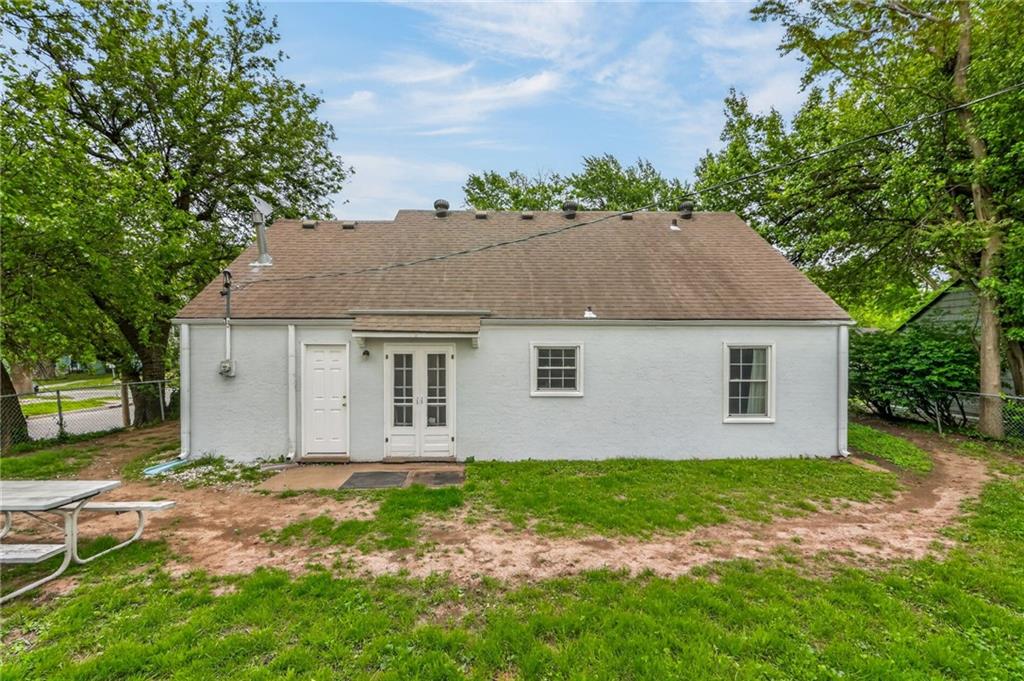 7300 Wyandotte Street