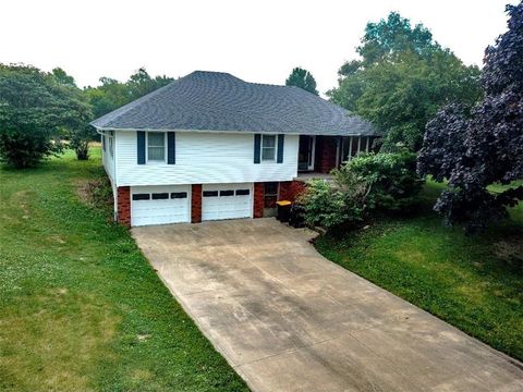 201 N Cedar Street, Savannah, MO 64485 - #: 2560145