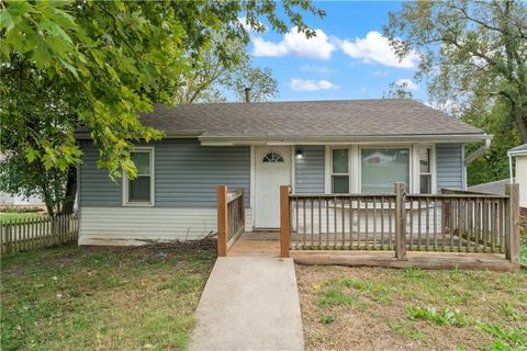 Photo of 5239 N BRISTOL Avenue, Kansas City, MO 64119 (MLS # 2581781)