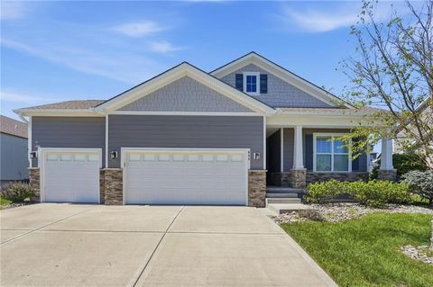 Photo of 604 SW Haverford Road, Lees Summit, MO 64081 (MLS # 2612860)