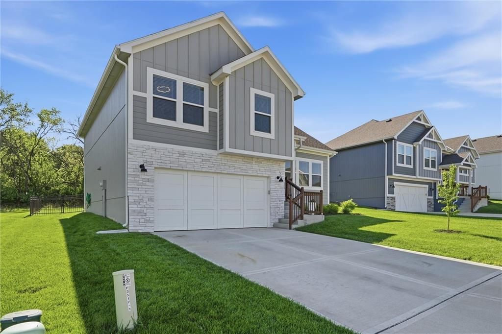 Photo of 3517 SE Corbin Drive, Lees Summit, MO 64082 (MLS # 2618186)