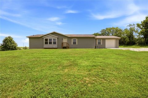 Photo of 13520 S Sam Moore Road, Lone Jack, MO 64070 (MLS # 2631568)