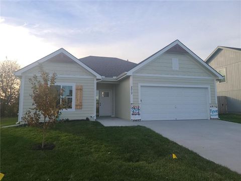 2212 Pemberton Drive, Harrisonville, MO 64701 - #: 2559240