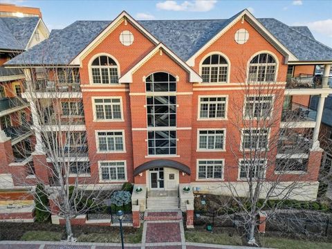 4937 WYANDOTTE Street 400 Kansas City MO 64112