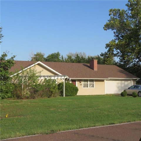 Photo of 119 CANARY Lane, Iola, KS 66749 (MLS # 2642650)