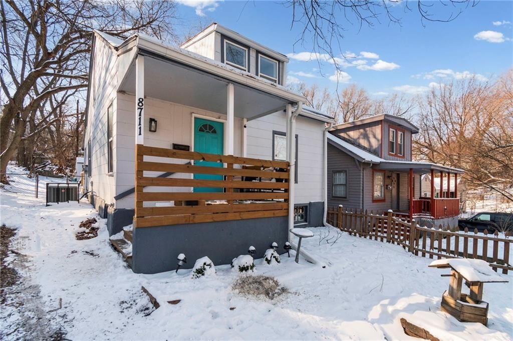 Photo of 8711 E Smart Avenue, Independence, MO 64053 (MLS # 2598566)