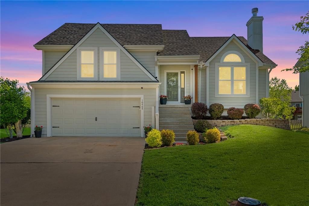 Photo of 16464 W 158th Terrace, Olathe, KS 66062 (MLS # 2618811)
