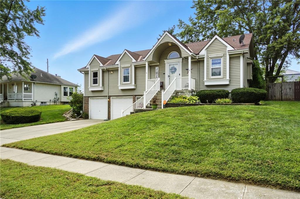 1104 NE Ridgeview Drive