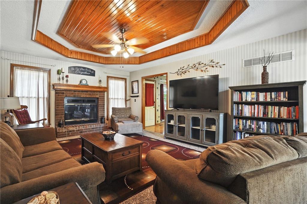 1104 NE Ridgeview Drive