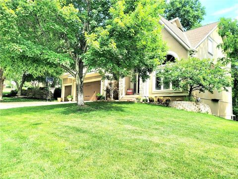 Photo of 14712 W 70th Street, Shawnee, KS 66216 (MLS # 2629354)