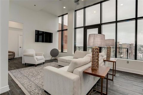 2940 Baltimore Avenue 1505 Kansas City MO 64108