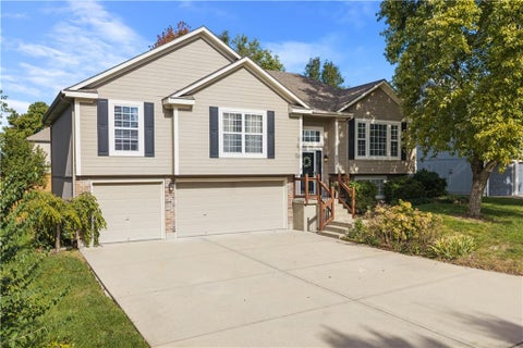 Photo of 958 NW Maplewood Court, Grain Valley, MO 64029 (MLS # 2646718)