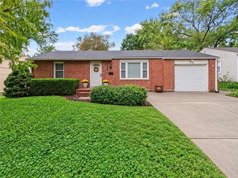 Photo of 7022 Beverly Street, Overland Park, KS 66204 (MLS # 2647868)