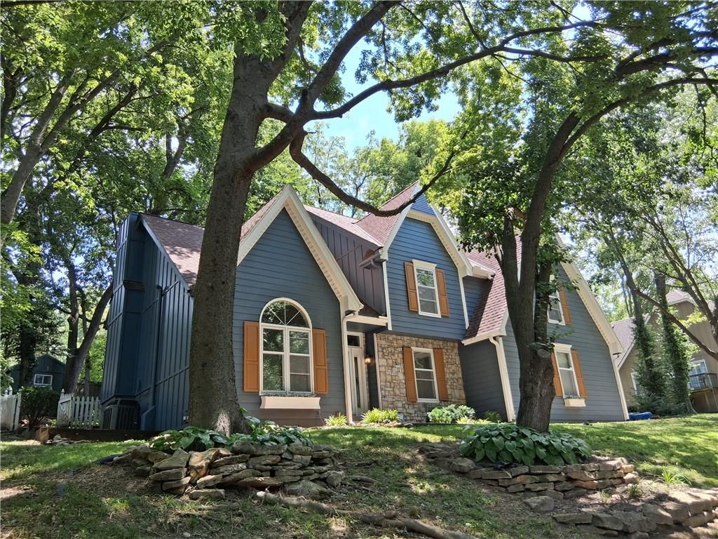 Photo of 1107 Wildbriar Drive, Liberty, MO 64068 (MLS # 2564801)