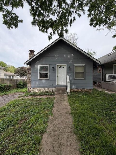 Photo of 419 N Elmwood Avenue, Kansas City, MO 64123 (MLS # 2617713)