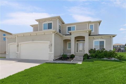 Photo of 6709 NW 105th Street, Kansas City, MO 64154 (MLS # 2612310)
