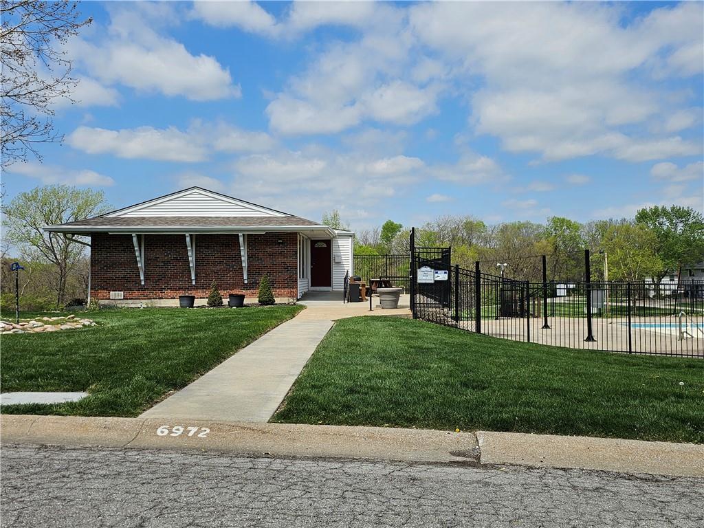 6941-6945 NW Chapel Woods Lane