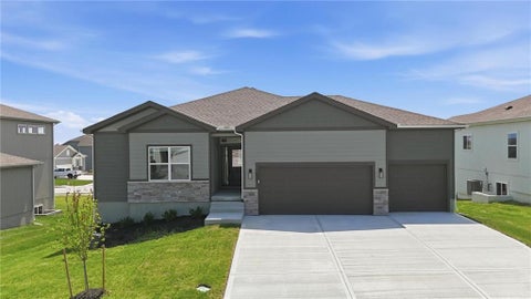 Photo of 1921 SW Hightown Drive, Lees Summit, MO 64082 (MLS # 2600665)
