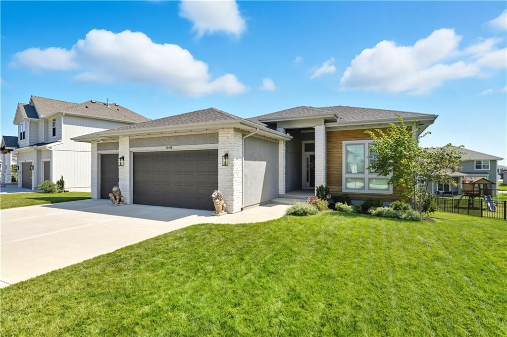 Photo of 13405 W 177th Street, Overland Park, KS 66013 (MLS # 2592585)